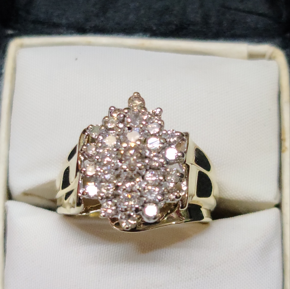 10k Women's Gold Dimond Ring